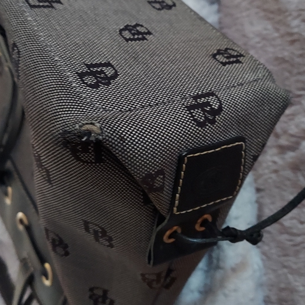 Dooney & Bourke - Picture 3 of 8